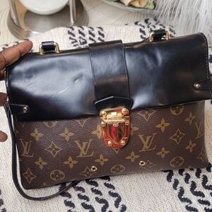 Beautiful pre-owned LV handbag.